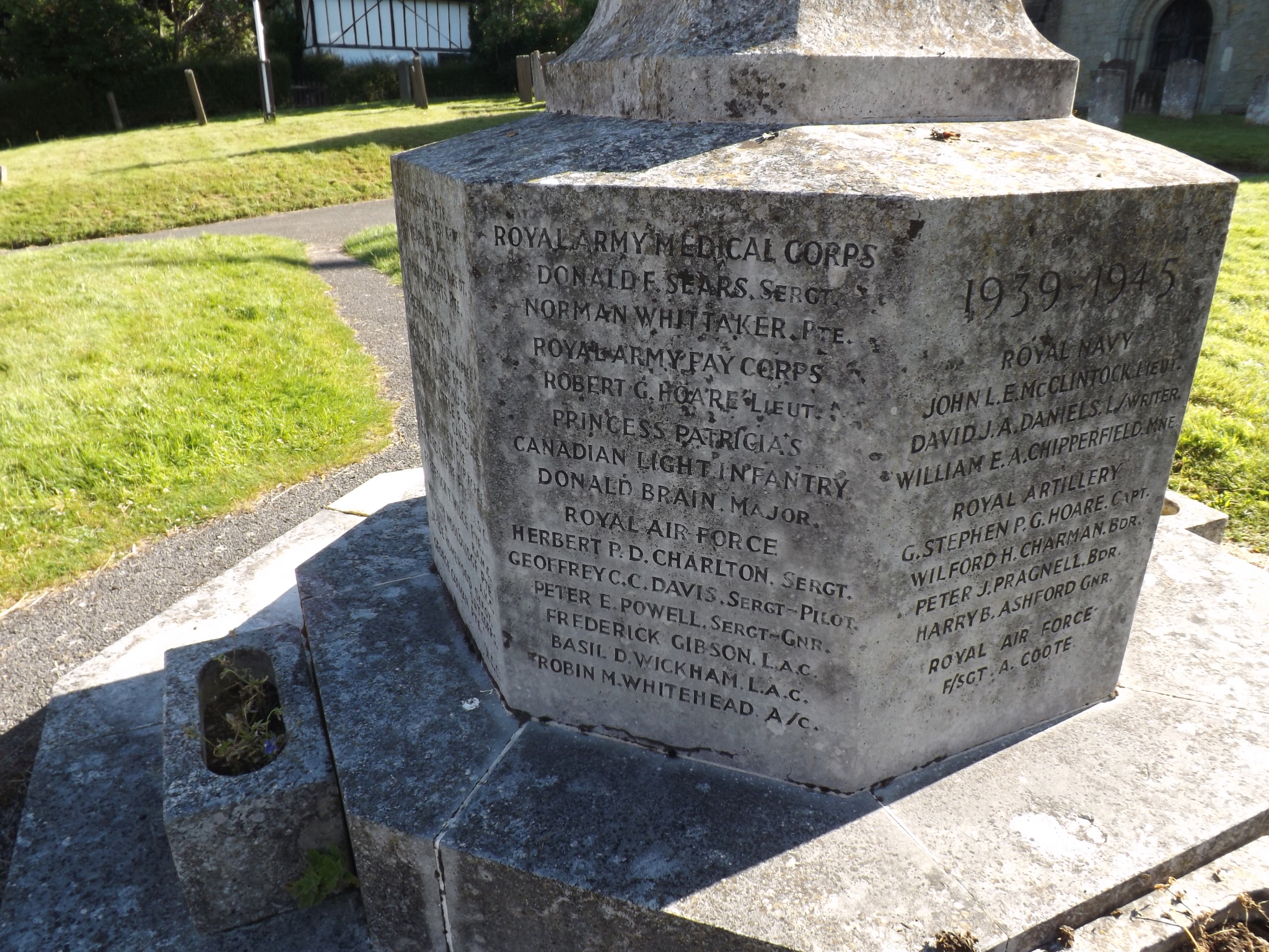 GODSTONE War Memorials Online